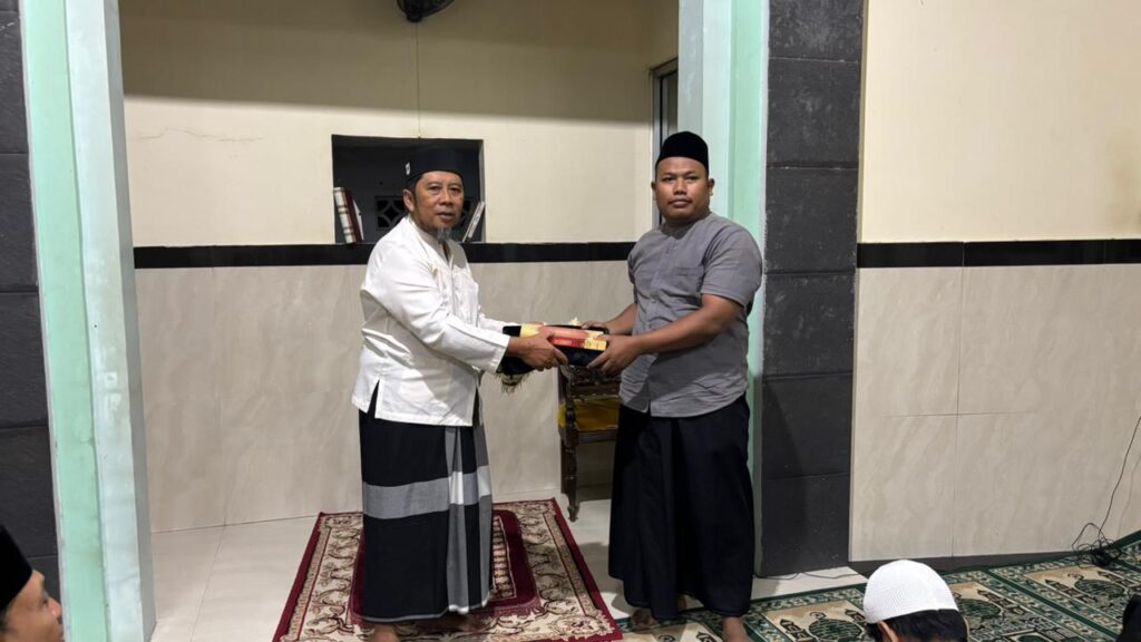 Penyerahan kenang-kenangan